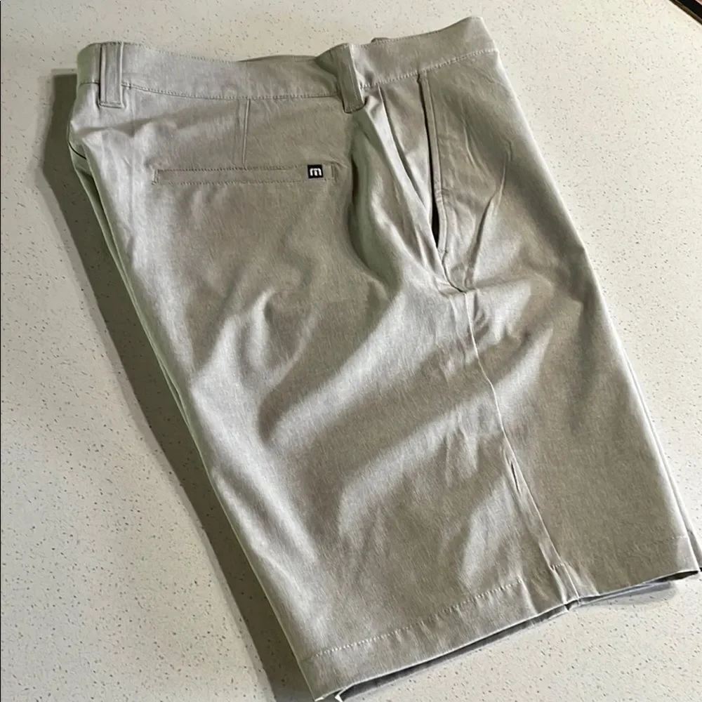 Travis Mathew Gray Flat Front Golf Shorts Size 34